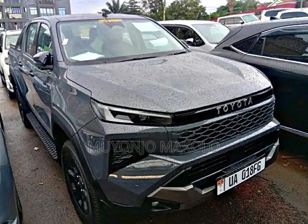 New Toyota Hilux 2026 Gray