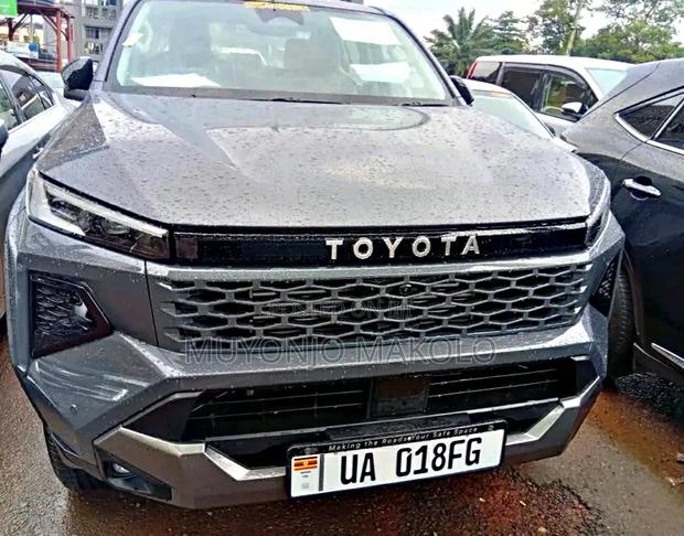 New Toyota Hilux 2026 Gray