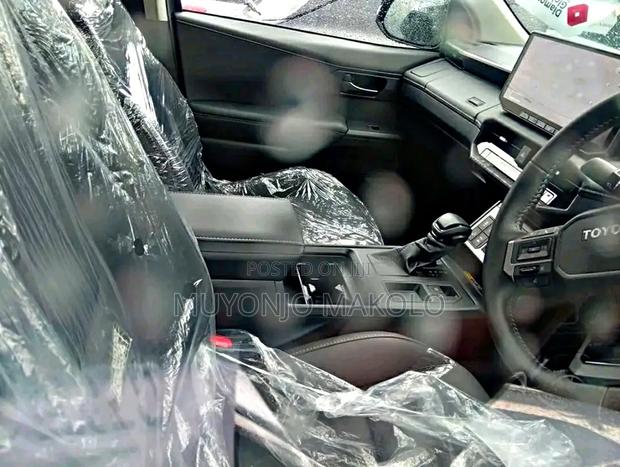 New Toyota Hilux 2026 Gray