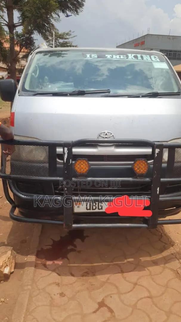 Toyota Grand HiAce 2002 Silver