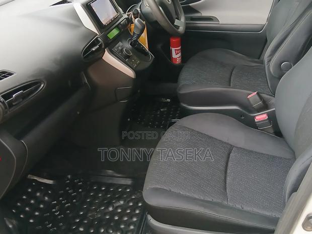 Toyota Wish 2010 White
