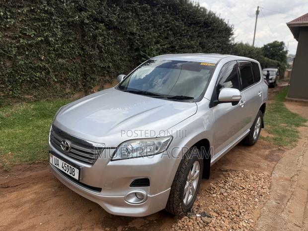 Toyota Vanguard 2010 Silver