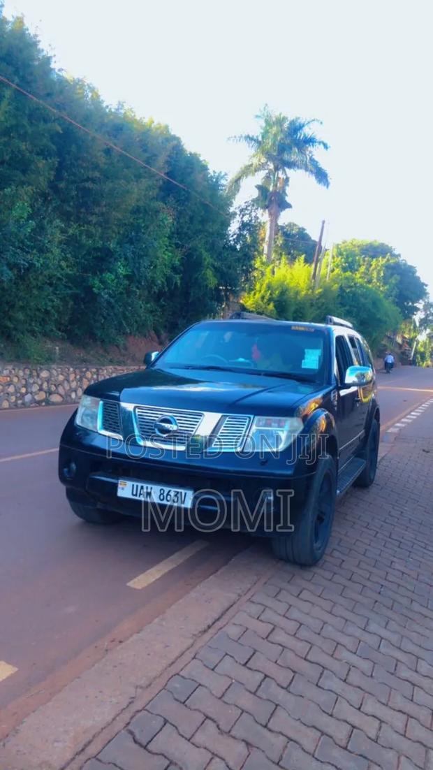 Nissan Pathfinder 2006 Black