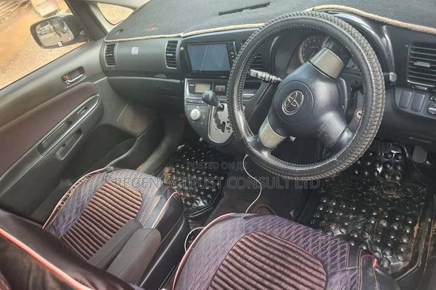 Toyota Wish 2007 Silver