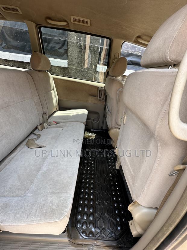 Toyota Noah 2004 Gold