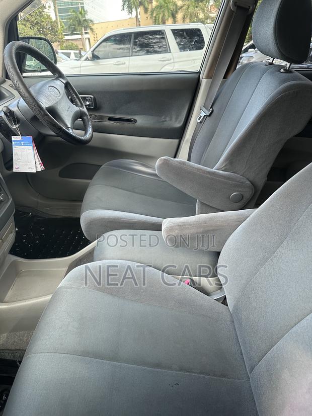 Toyota Nadia 2000 Silver