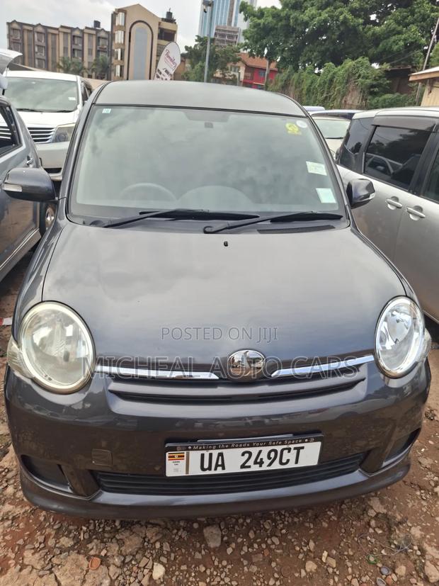Toyota Sienta 2009 Gray