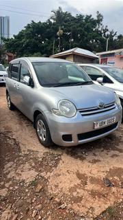 Toyota Sienta 2009 Silver for sale