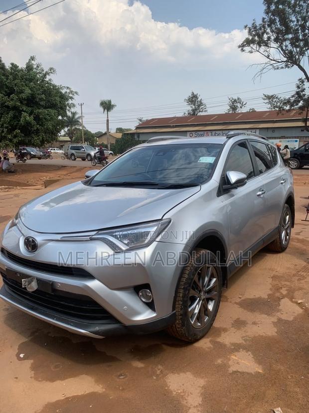 Toyota RAV4 Limited AWD (2.5L 4cyl 6A) 2017 Gray