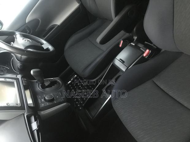 Toyota Wish 2010 Silver