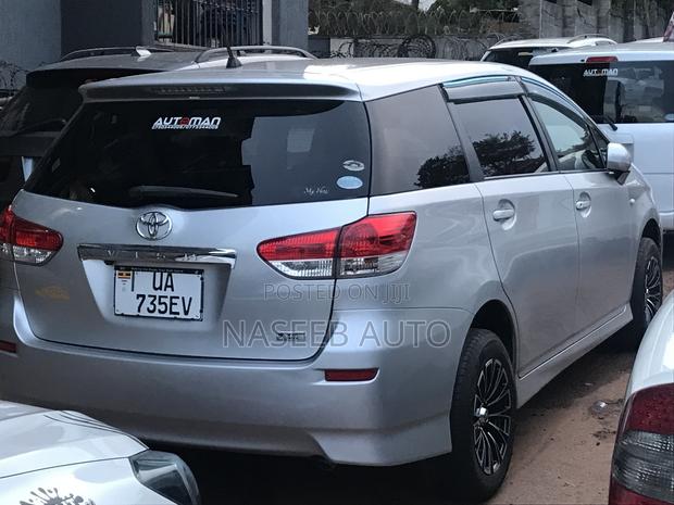 Toyota Wish 2010 Silver