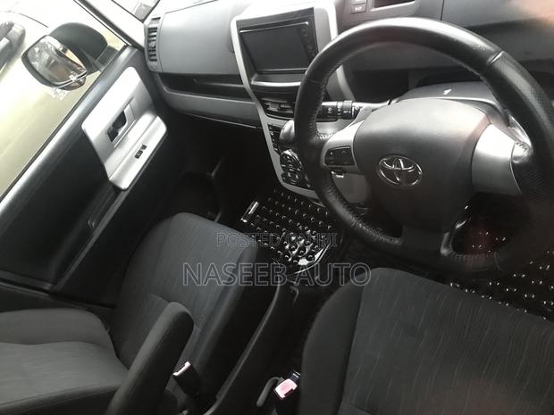 Toyota Noah 2010 White