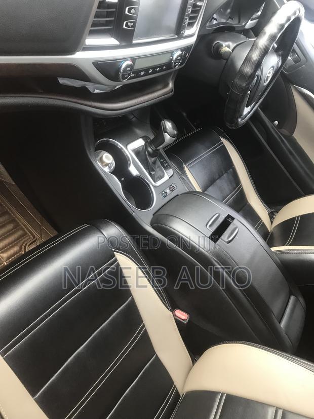 Toyota Kluger 2012 Silver