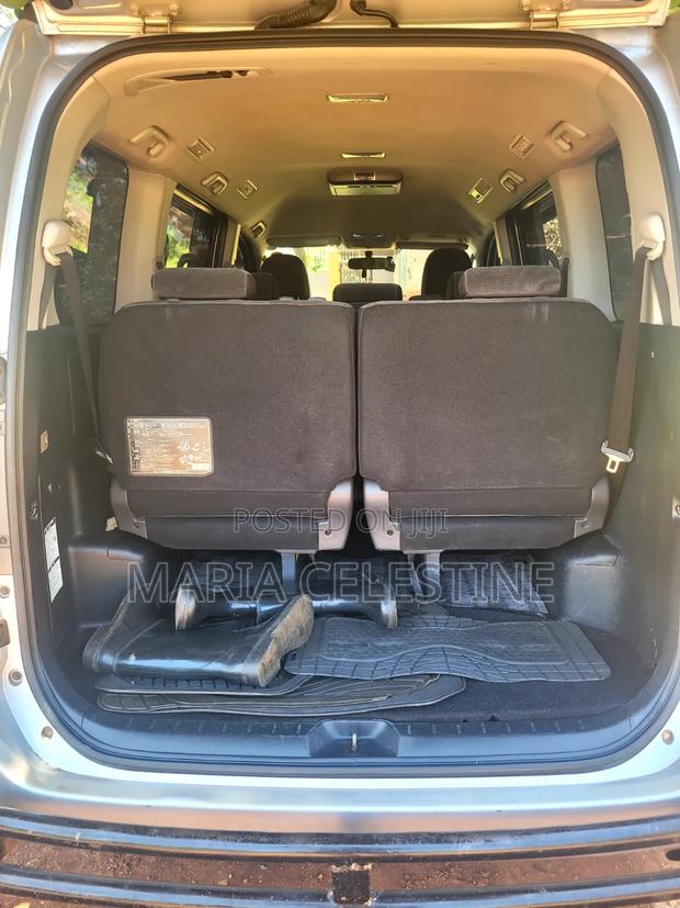 Toyota Noah 2.0 158hp AWD (8 Seater) 2010 Silver