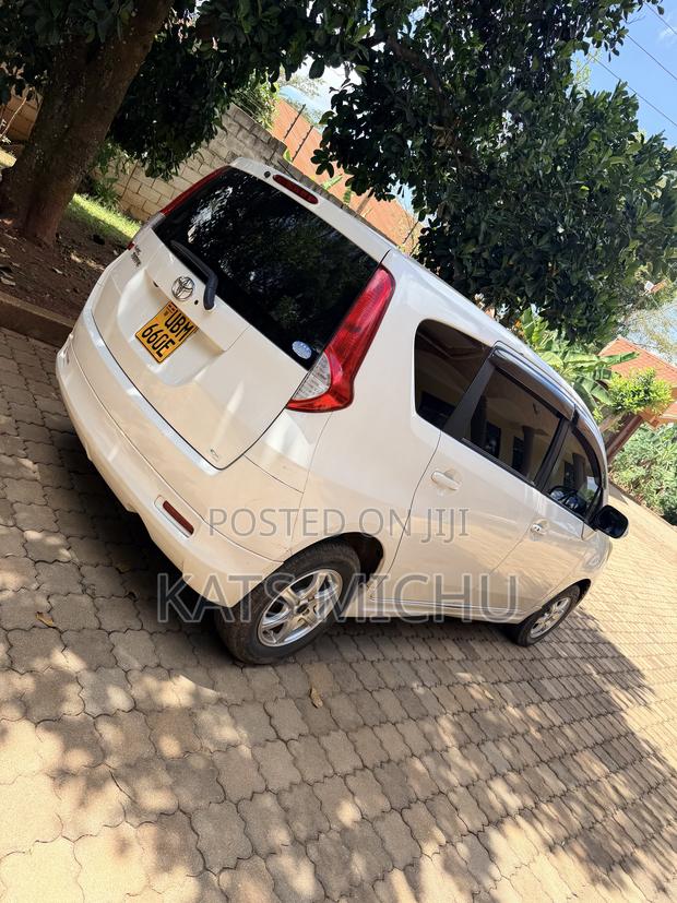 Toyota Passo Sette 1.5 AWD 2010 White