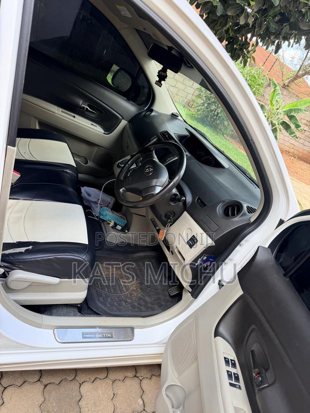Toyota Passo Sette 1.5 AWD 2010 White