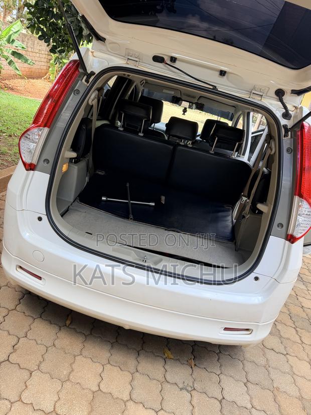 Toyota Passo Sette 1.5 AWD 2010 White