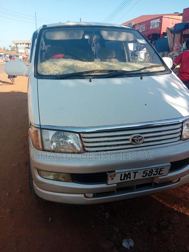 Toyota Regius 1998 White