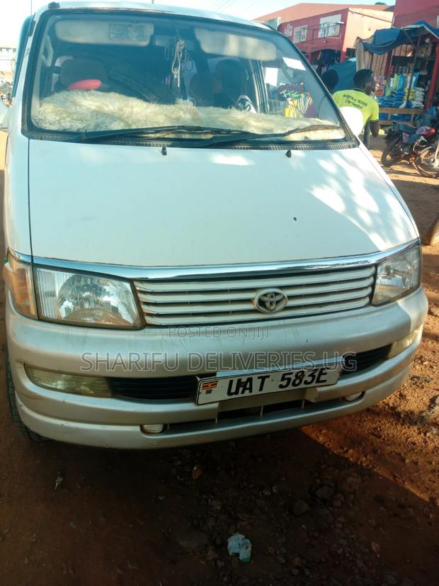 Toyota Regius 1998 White