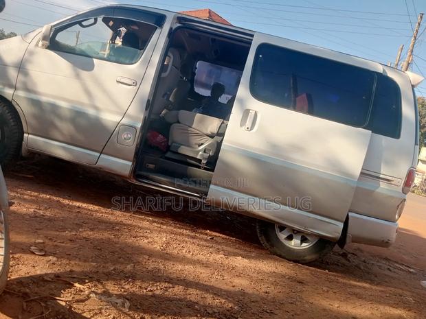 Toyota Regius 1998 White