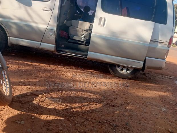 Toyota Regius 1998 White