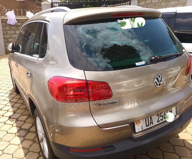 Volkswagen Tiguan 2.0 S Automatic 2012 Brown