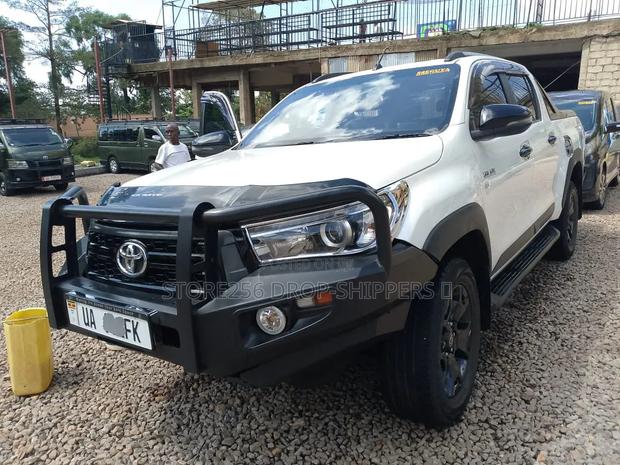Toyota Hilux Revo Double Cab Deisel 2.8 AWD 2018 White