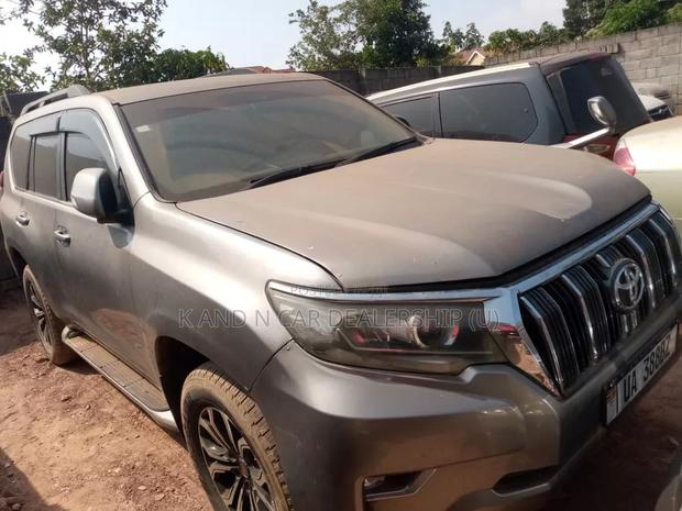 Toyota Land Cruiser Prado 2016 Gray