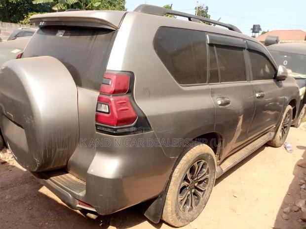 Toyota Land Cruiser Prado 2016 Gray