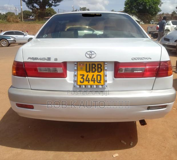 Toyota Corona Premio 2000 Silver