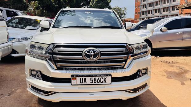 Toyota Land Cruiser 2016 White