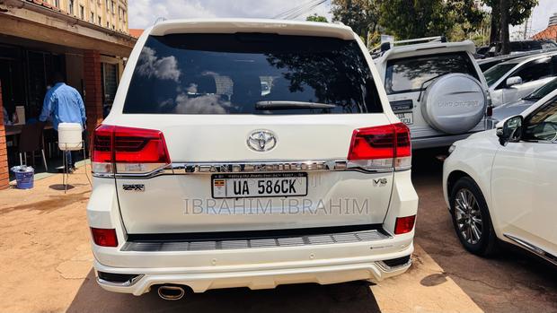 Toyota Land Cruiser 2016 White