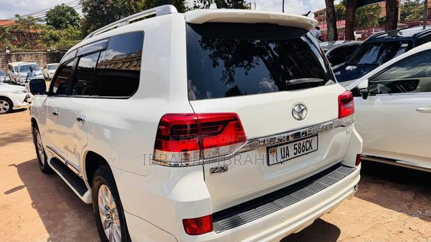Toyota Land Cruiser 2016 White
