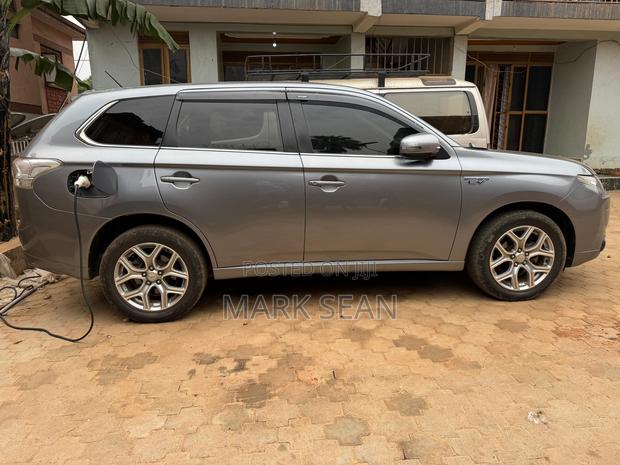 Mitsubishi Outlander PHEV 2018 Gray