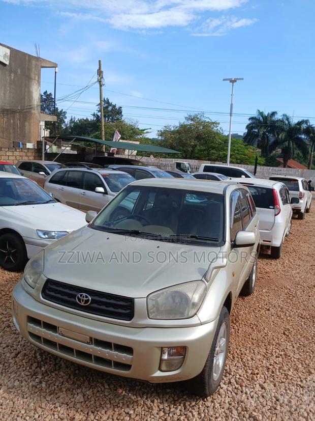 Toyota RAV4 Automatic 2003 Gold
