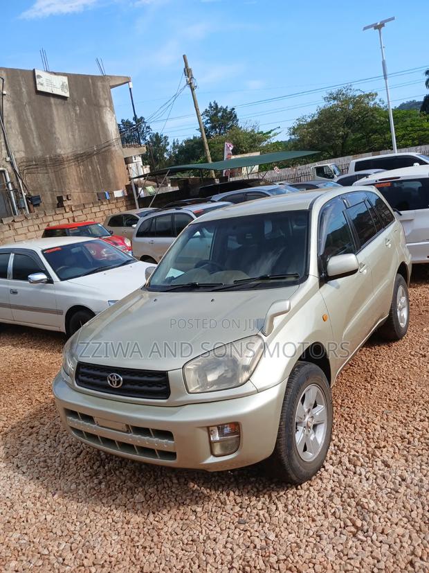 Toyota RAV4 Automatic 2003 Gold