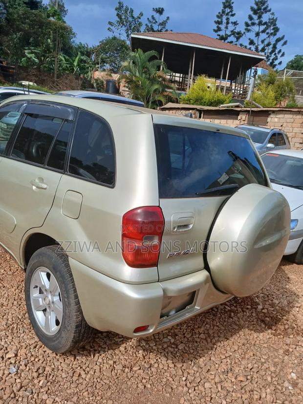 Toyota RAV4 Automatic 2003 Gold