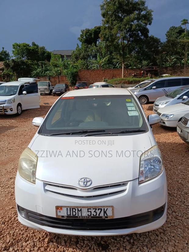 Toyota Passo Sette 1.5 AWD 2009 White