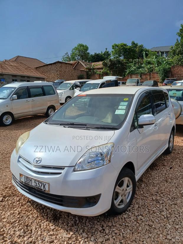 Toyota Passo Sette 1.5 AWD 2009 White