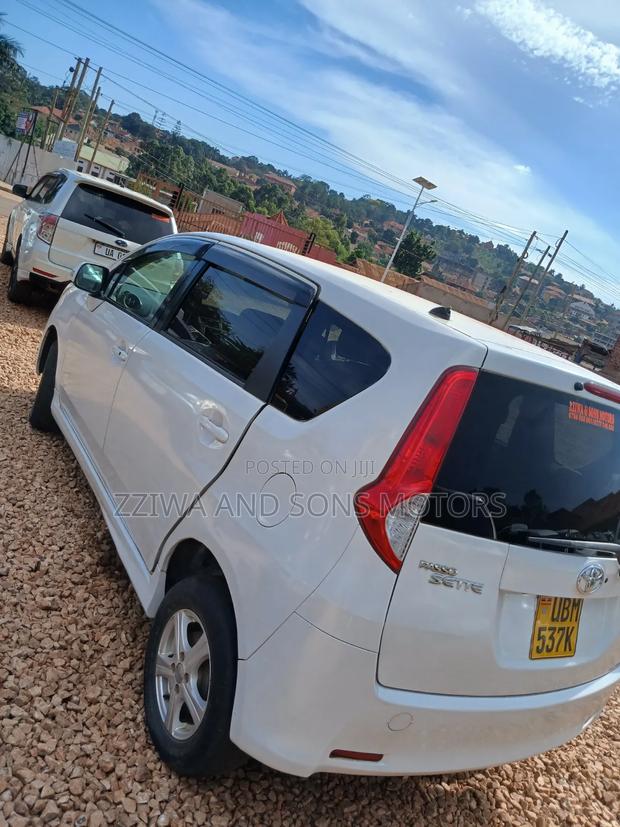 Toyota Passo Sette 1.5 AWD 2009 White