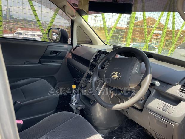 Toyota Noah 2010 Blue