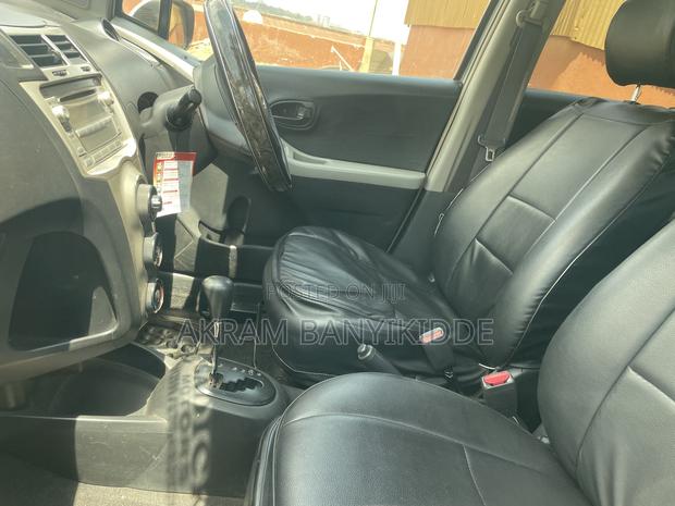 Toyota Vitz 2008 Silver