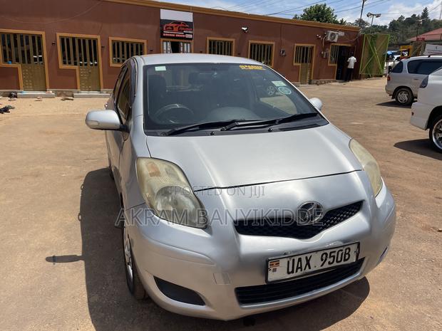 Toyota Vitz 2008 Silver