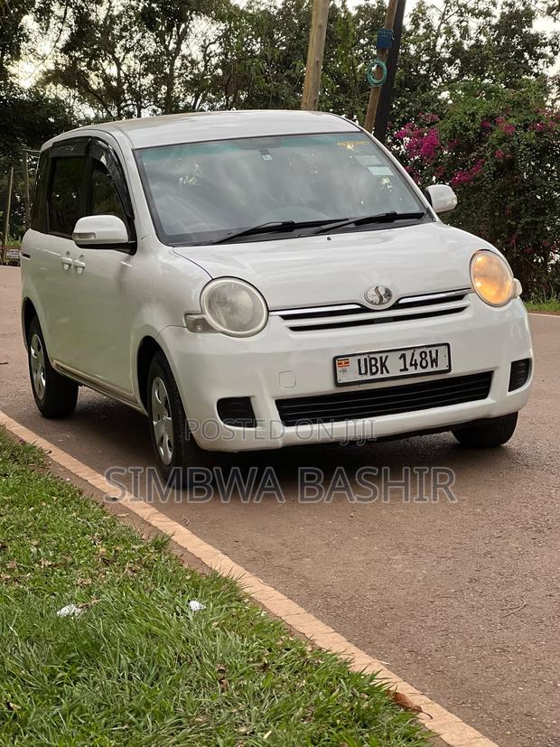Toyota Sienta 2008 White