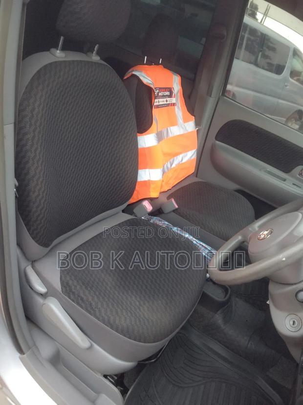 Toyota Sienta 2010 Silver