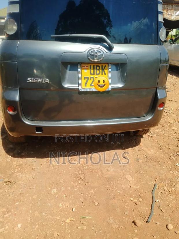 Toyota Sienta 1.5 FWD 2009 Black