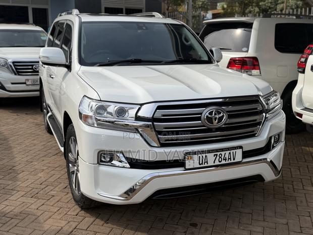 Toyota Land Cruiser 2017 White