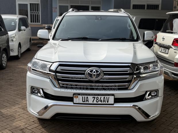 Toyota Land Cruiser 2017 White