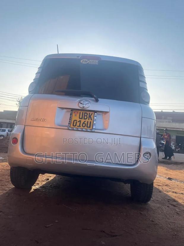 Toyota Sienta 1.5 AWD 2007 Silver