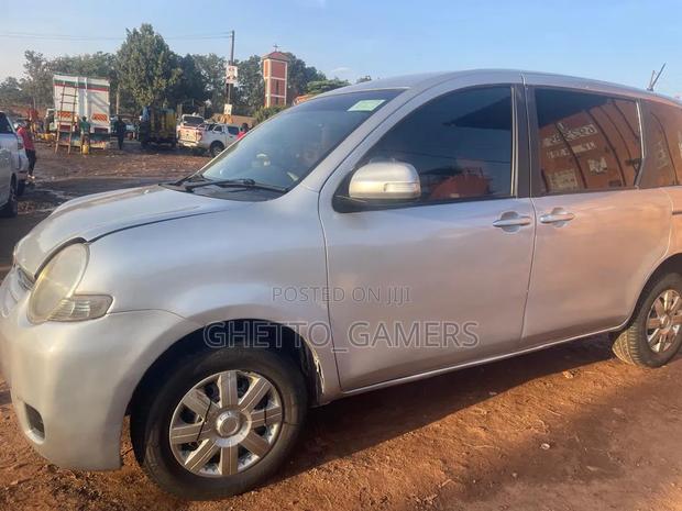 Toyota Sienta 1.5 AWD 2007 Silver